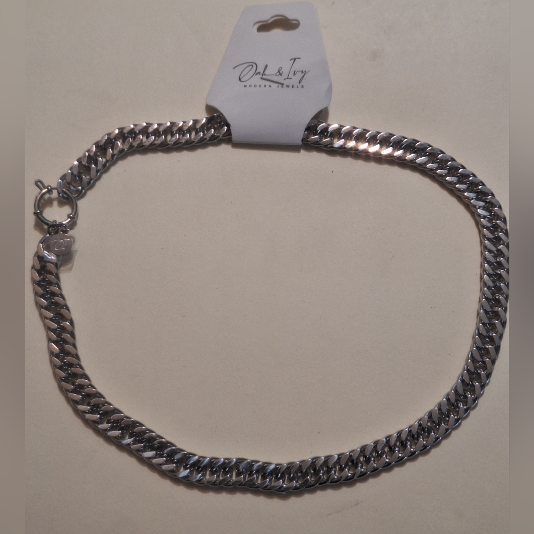 Oak & Ivy Boutique Silver Tone Stainless Chain Necklace W/ Unique Clasp 19